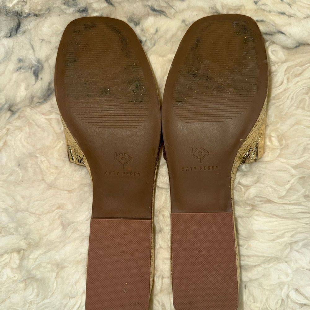 Katy Perry Women's The Busy Bee Slip-On Slide Sandal Gold size 8M - Picture 8 of 12